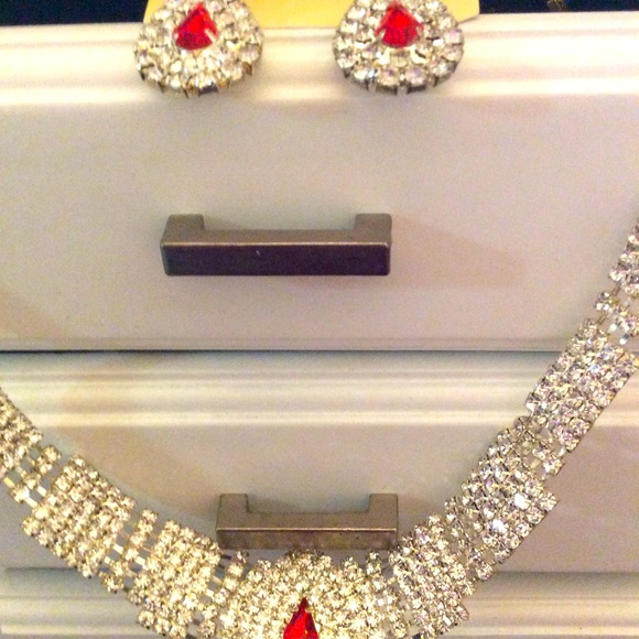 Crystal clear & RED persuasion earrings NWT VTG Teardrop Pavé sparkly bling - Picture 5 of 5